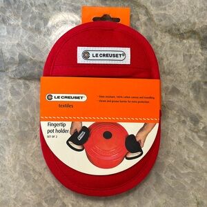 NEW Le Creuset Fingertip Pot Holder set of 2, red